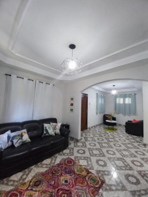 Casa completa e ampla com Wi-Fi e garagem para dois veículos